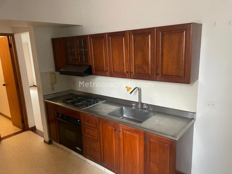 Apartamento de 3 Alcobas en Floresta con Parqueadero y Balcón - 7