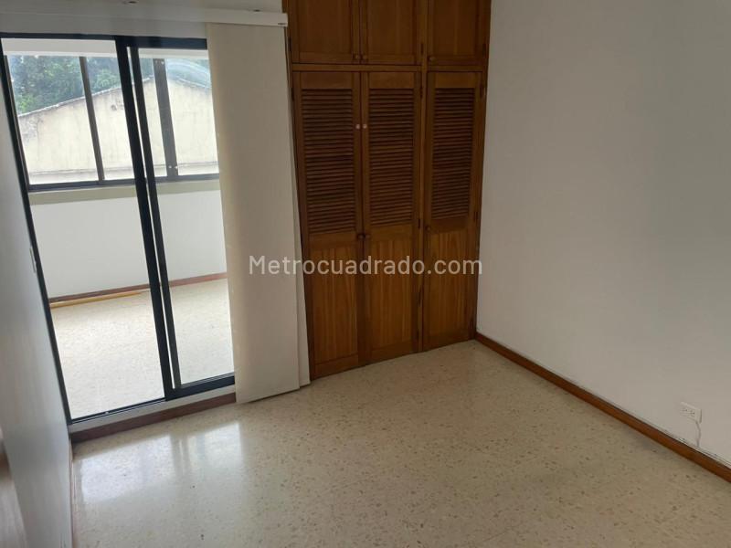 Apartamento de 3 Alcobas en Floresta con Parqueadero y Balcón - 8