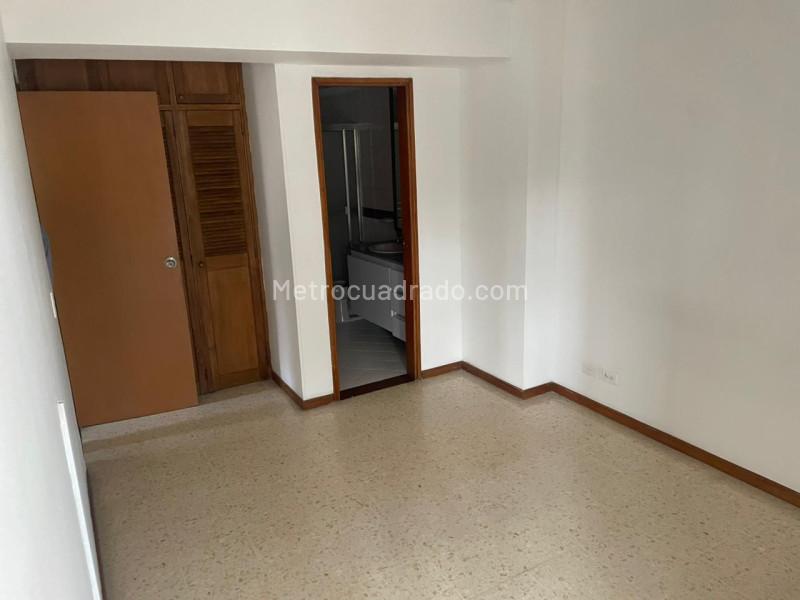 Apartamento de 3 Alcobas en Floresta con Parqueadero y Balcón - 9