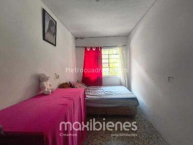 Casa de 4 alcobas en venta en San Javier, Medellín, 97 m² · foto 2 de 9