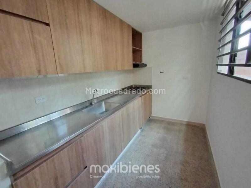 Spacious 4BR Apartment in Florida Nueva - 6