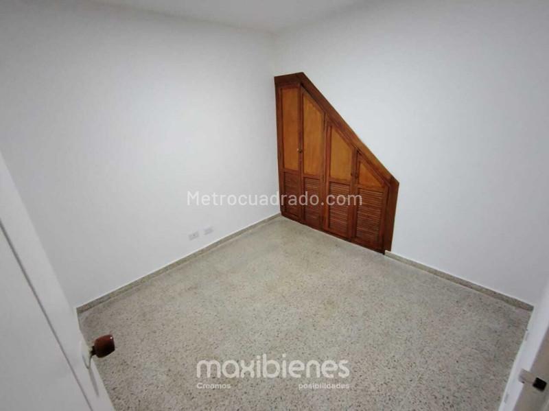 Spacious 4BR Apartment in Florida Nueva - 9