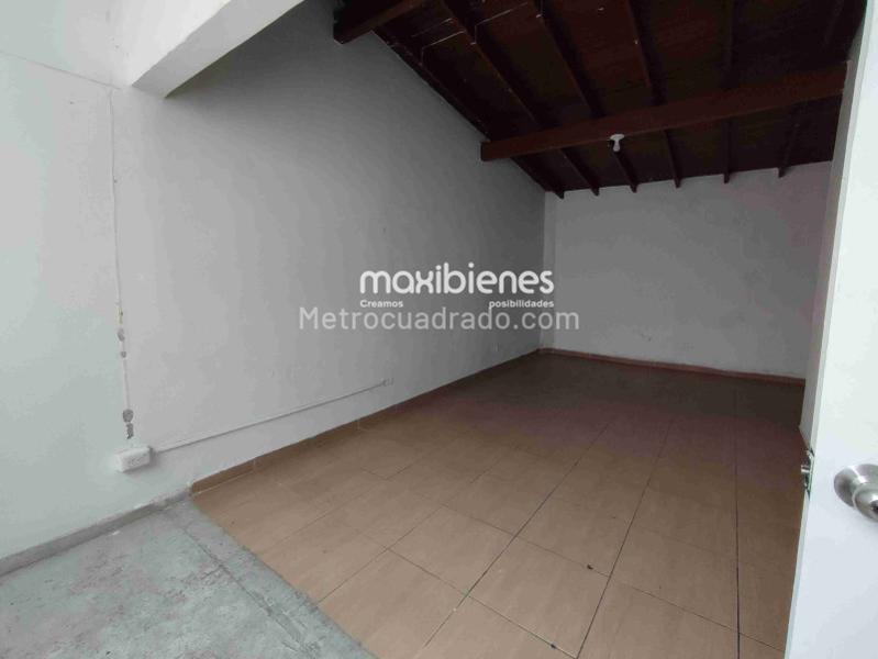 Spacious 4BR House with Natural Light in Belen Alameda - 3