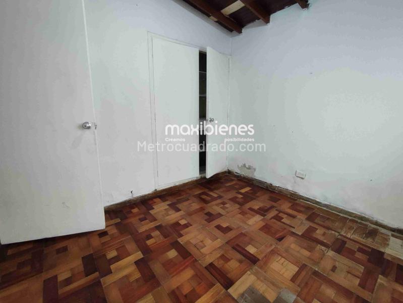 Spacious 4BR House with Natural Light in Belen Alameda - 7