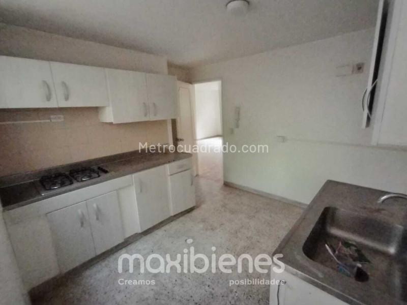 Apartamento grande de 5 Alcobas en Conquistadores - 2