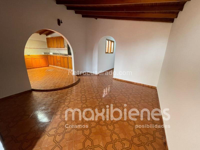 Apartamento Amplio de 5 Alcobas en Aranjuez