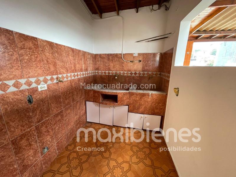 Spacious 5BR Apartment in Aranjuez - 4