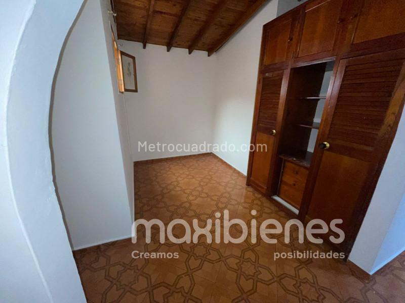 Spacious 5BR Apartment in Aranjuez - 7