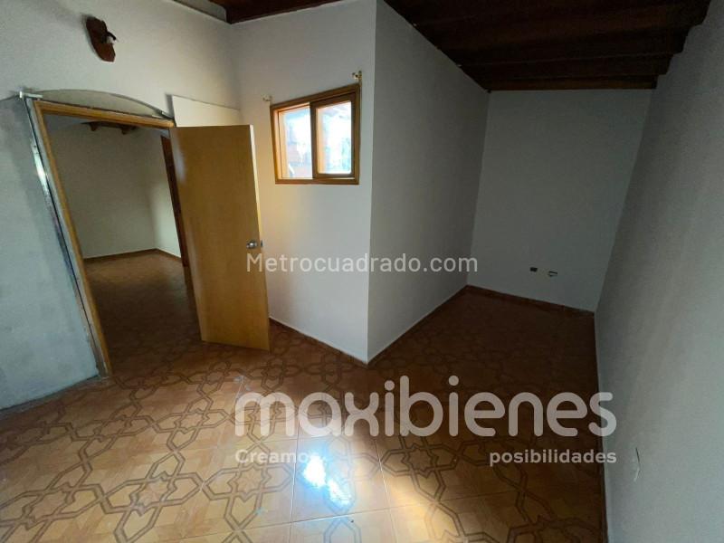 Spacious 5BR Apartment in Aranjuez - 8