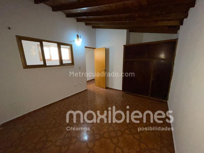Spacious 5BR Apartment in Aranjuez - 9