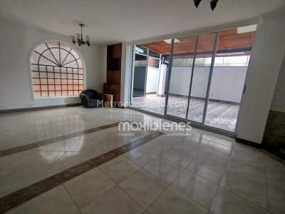 Casa de 5 alcobas en arriendo en La Inferior, Medellín, 164 m² · foto 3 de 19