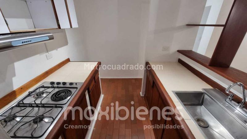 3BR Apartment with Balcony and Parking in San Diego, El Poblado - 2