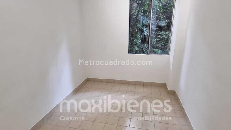 3BR Apartment with Balcony and Parking in San Diego, El Poblado - 4