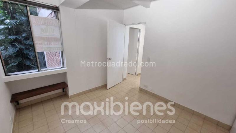 3BR Apartment with Balcony and Parking in San Diego, El Poblado - 5