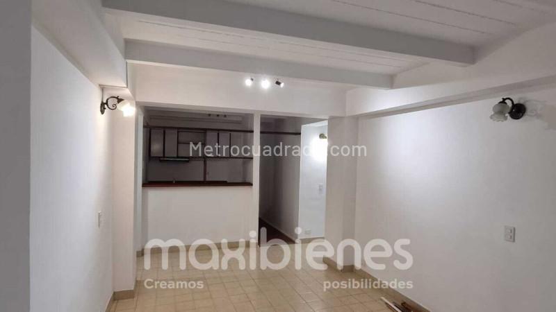 3BR Apartment with Balcony and Parking in San Diego, El Poblado - 6