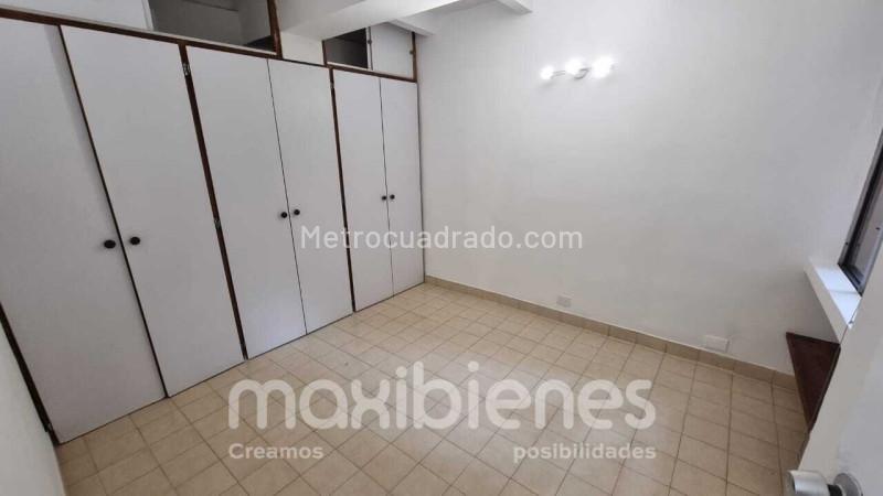 3BR Apartment with Balcony and Parking in San Diego, El Poblado - 7