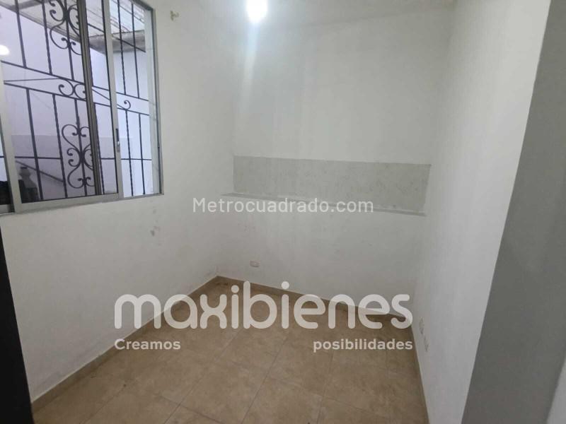 Casa Amplia de 5 Alcobas en Prado con Excelente Iluminación - 2