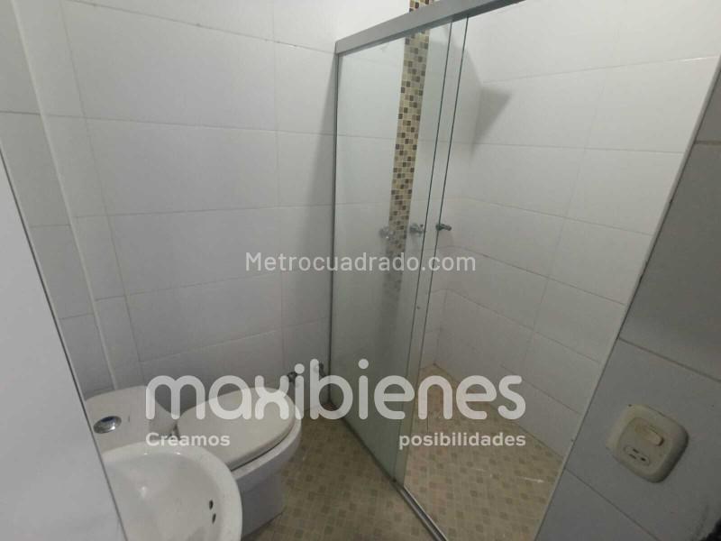 Casa Amplia de 5 Alcobas en Prado con Excelente Iluminación - 4