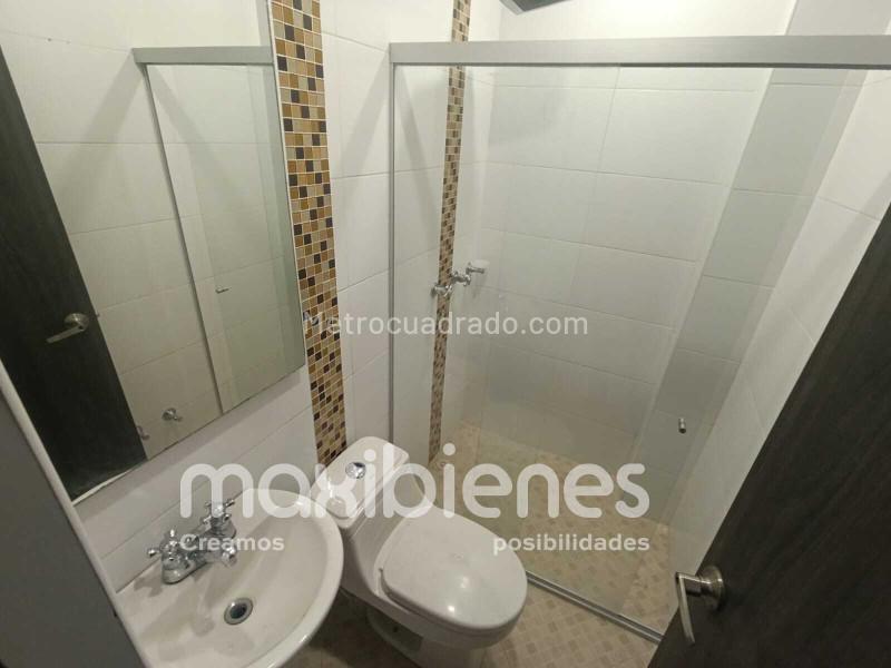 Casa Amplia de 5 Alcobas en Prado con Excelente Iluminación - 6