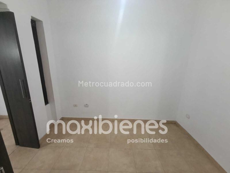 Casa Amplia de 5 Alcobas en Prado con Excelente Iluminación - 8