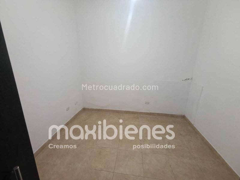 Casa Amplia de 5 Alcobas en Prado con Excelente Iluminación - 9