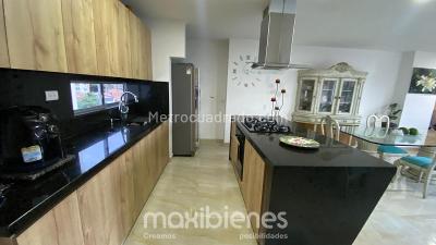 Apartamento de 2 alcobas en venta en La Castellana, Medellín, 105 m² · foto 2 de 13