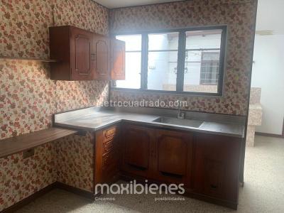 Casa de 5 alcobas en venta en Conquistadores, Medellín, 257 m² · foto 2 de 12