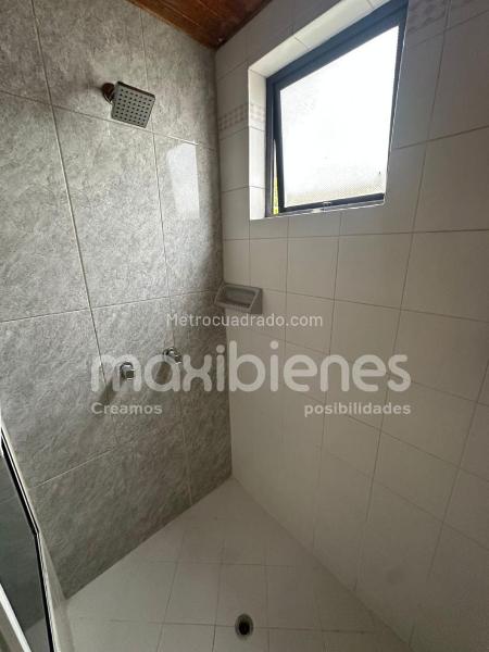 Apartamento de 4 Alcobas con Balcón y Parqueadero Cubierto en San Diego - 5