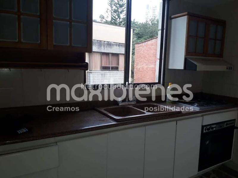 Apartamento amplio de 4 Alcobas en Los Balsos, El Poblado