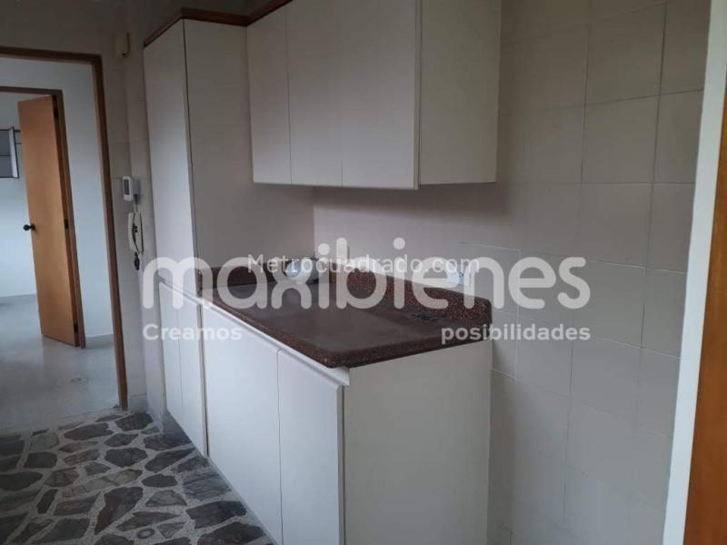 Spacious 4BR Apartment in Los Balsos, El Poblado - 2