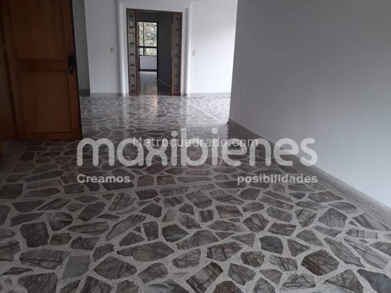 Spacious 4BR Apartment in Los Balsos, El Poblado - 3