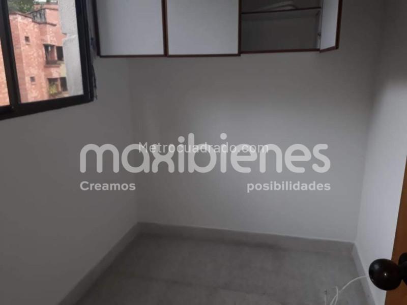 Spacious 4BR Apartment in Los Balsos, El Poblado - 6