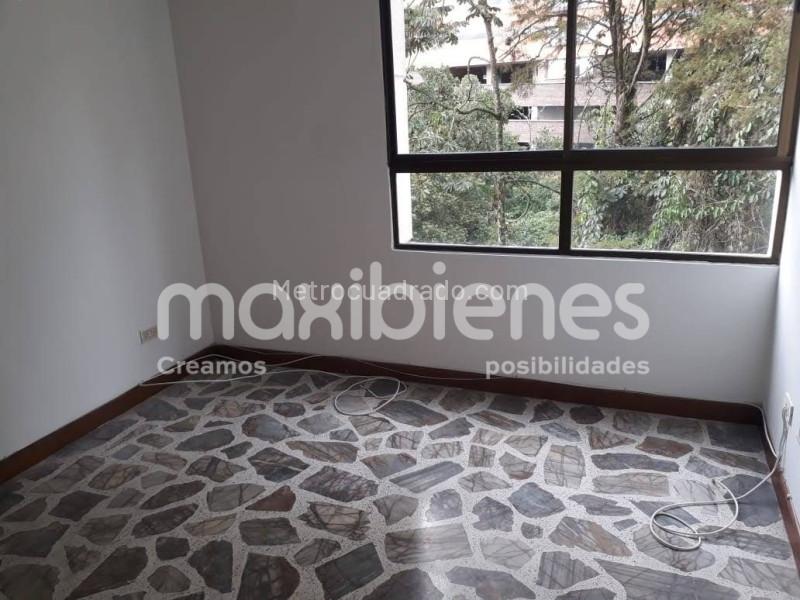 Spacious 4BR Apartment in Los Balsos, El Poblado - 9