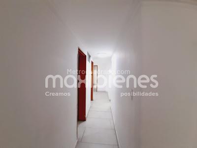 Casa de 3 alcobas en venta en La Almeria, Medellín, 158 m² · foto 3 de 18