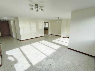 Apartamento de 3 alcobas en arriendo en Conquistadores, Medellín, 142 m² · foto 3 de 17