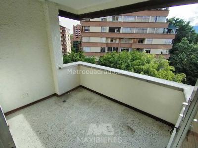 Apartamento de 3 alcobas en arriendo en Conquistadores, Medellín, 142 m² · foto 4 de 17