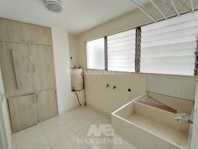 Apartamento de 3 alcobas en arriendo en Conquistadores, Medellín, 142 m² · foto 16 de 17