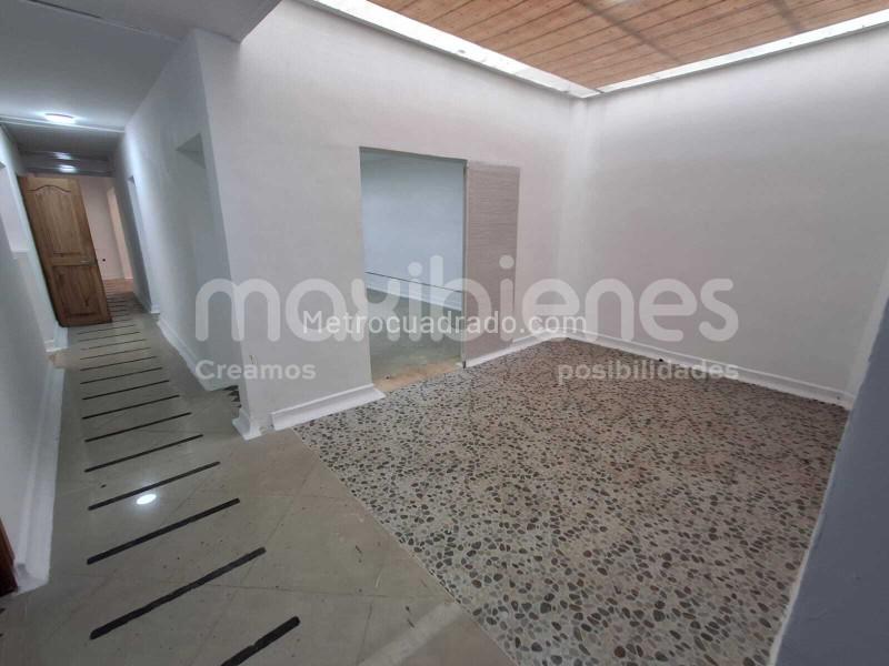 Cozy 5BR House in Calasanz - 3