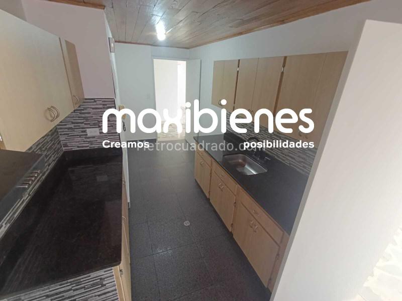 Apartamento Amplio de 4 Alcobas con Acabados Modernos en Los Colores - 9