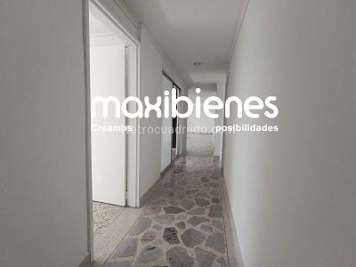Apartamento de 4 alcobas en arriendo en Los Colores, Medellín, 120 m² · foto 18 de 20