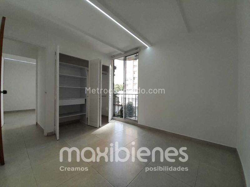Apartamento Amplio de 4 Alcobas en Villa Jardín, El Poblado - 7