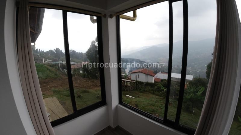 Apartamento de 2 Alcobas en San Cristóbal con Patio (70 m²) - 9