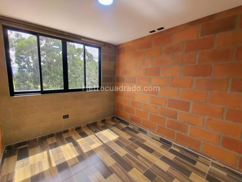 Apartamento Amplio de 2 Alcobas en San Cristóbal
