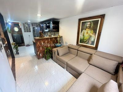 Casa de 3 alcobas en venta en Robledo, Medellín, 70 m² · foto 3 de 15