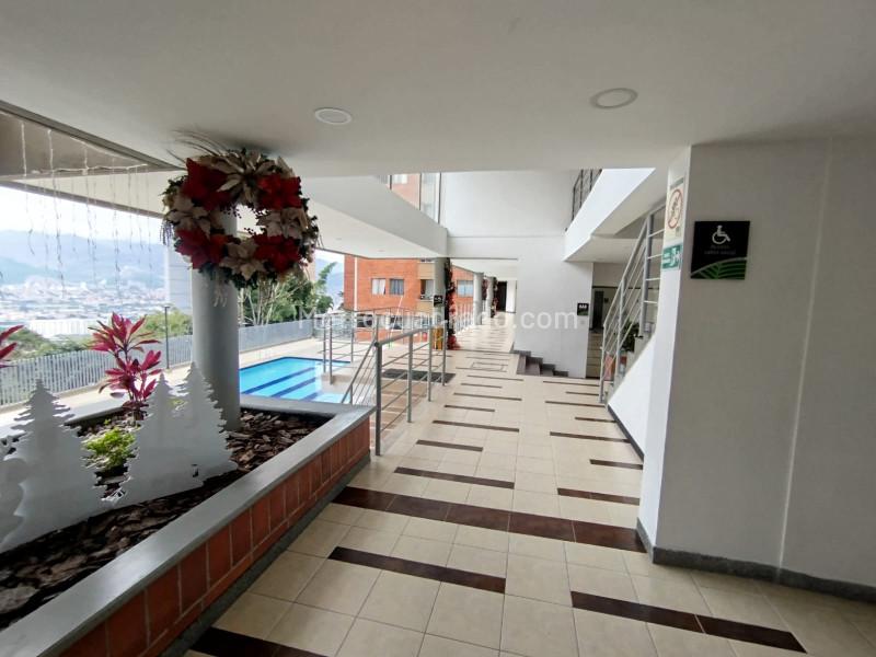 Apartamento Moderno de 3 Alcobas con Balcón en La Loma del Indio