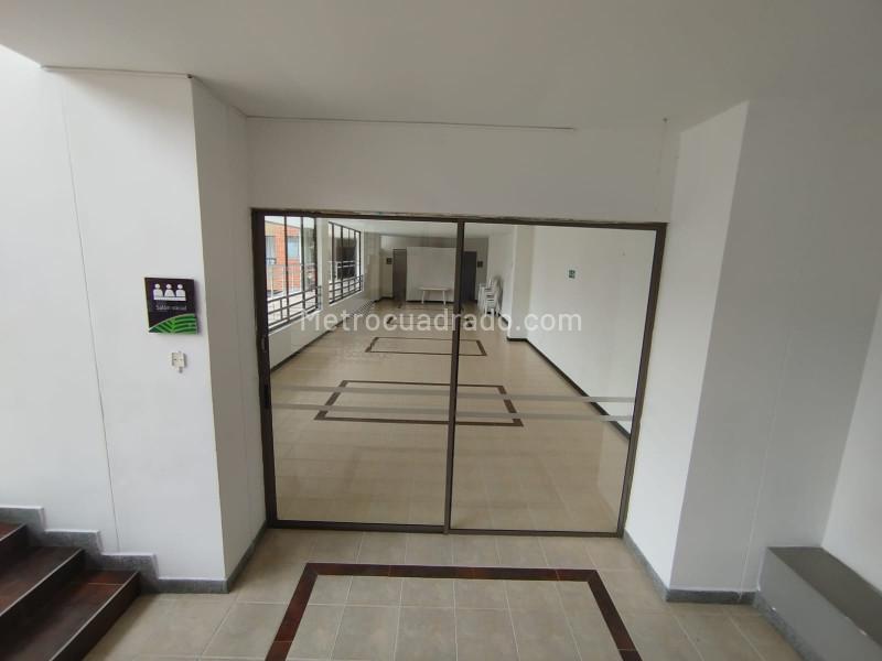 Apartamento Moderno de 3 Alcobas con Balcón en La Loma del Indio - 2