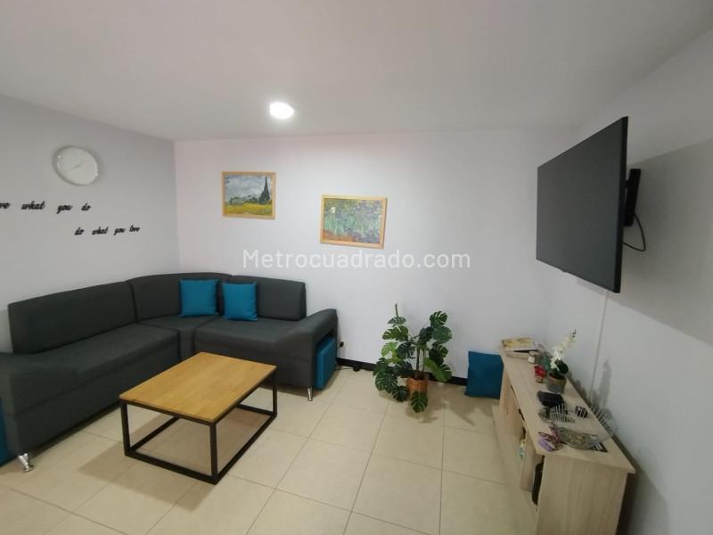 Apartamento Moderno de 3 Alcobas con Balcón en La Loma del Indio - 5