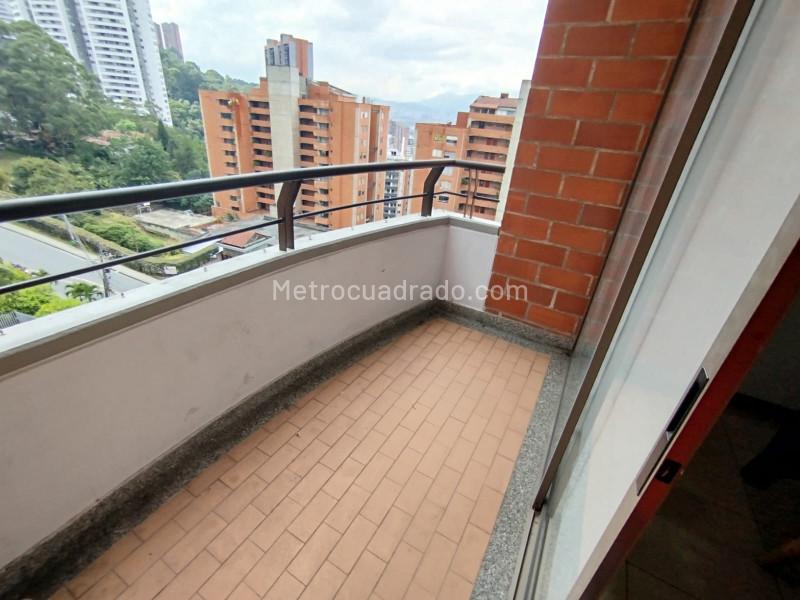 Apartamento Moderno de 3 Alcobas con Balcón en La Loma del Indio - 7
