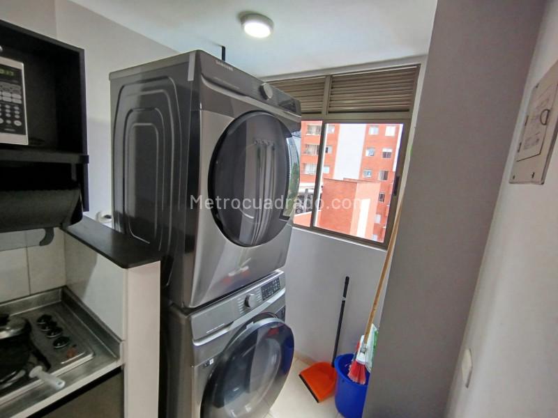 Apartamento Moderno de 3 Alcobas con Balcón en La Loma del Indio - 8