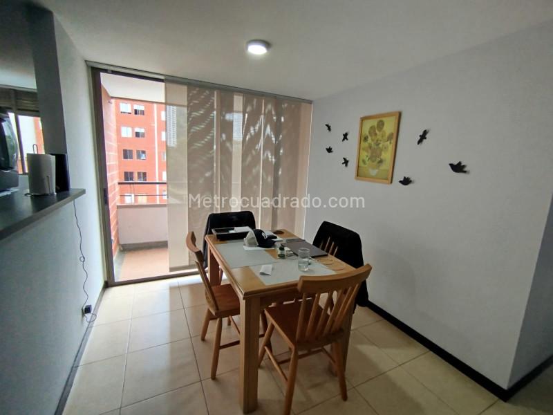 Apartamento Moderno de 3 Alcobas con Balcón en La Loma del Indio - 9